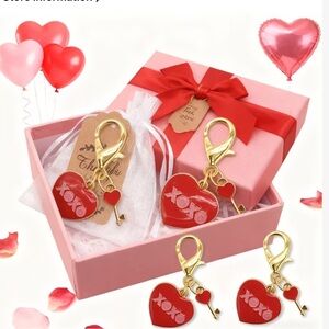 3-4pc set Red Heart XOXO Keychain with Gold Key NEW